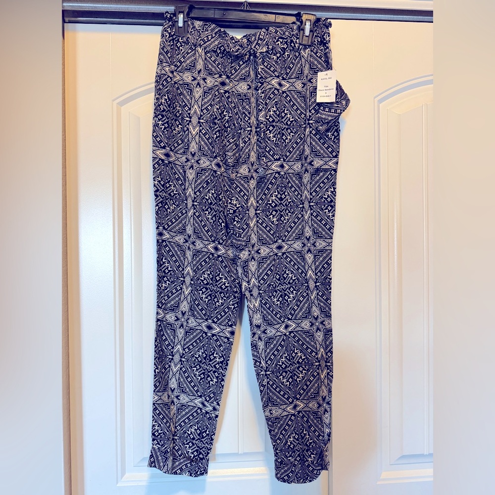 Kavu Women’s Black and White Tribal Bandana Stretch Cuff Pant S